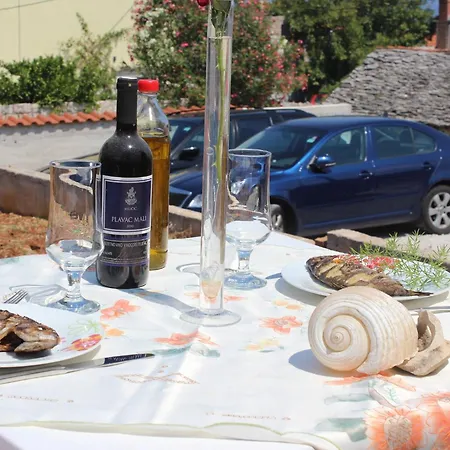 Apartment Sweet Life - One-bedroom With Terrace Nina St Supetar